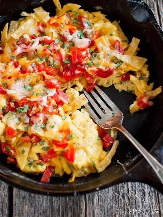 炒菜盐放多了怎么补救,炒菜盐放多了千万别加水加点它