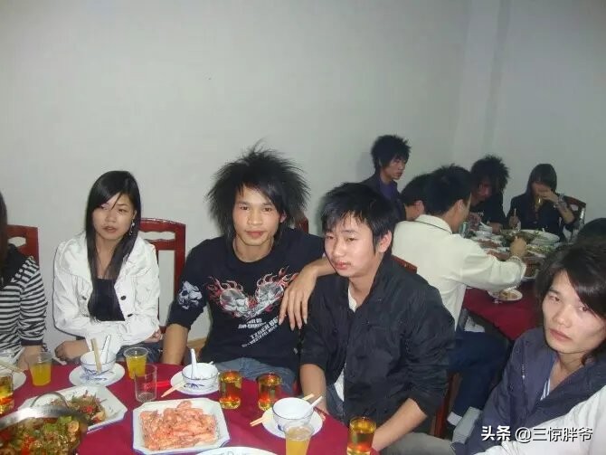 东莞口述史：万人电子厂，请吃五块钱快餐，抱一位工厂女孩回家