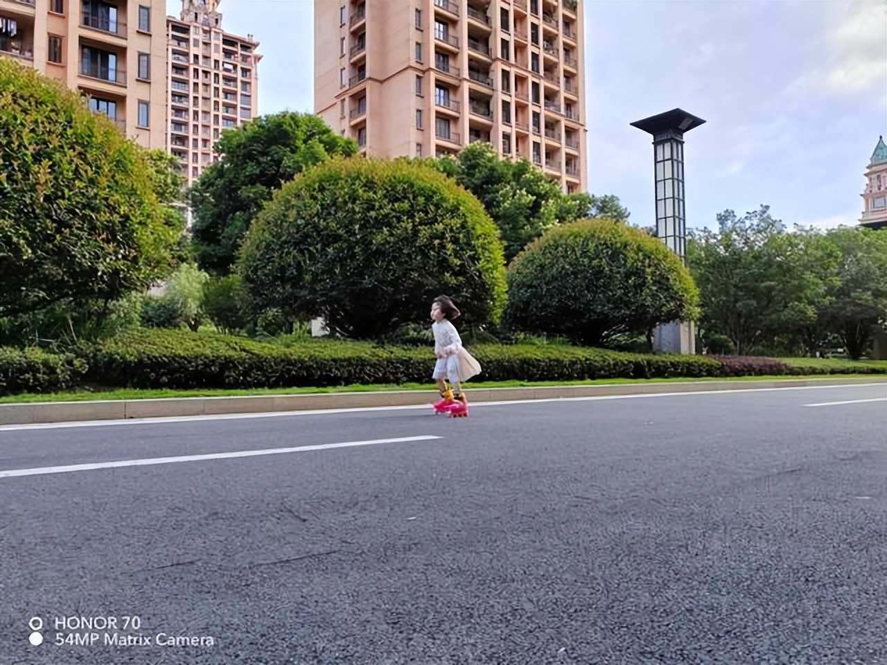 荣耀70标准版参数详细测评,荣耀70评测游戏