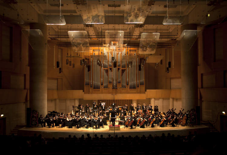 当时社会下，人们对权力、荣耀、战争以及政治变革的感受