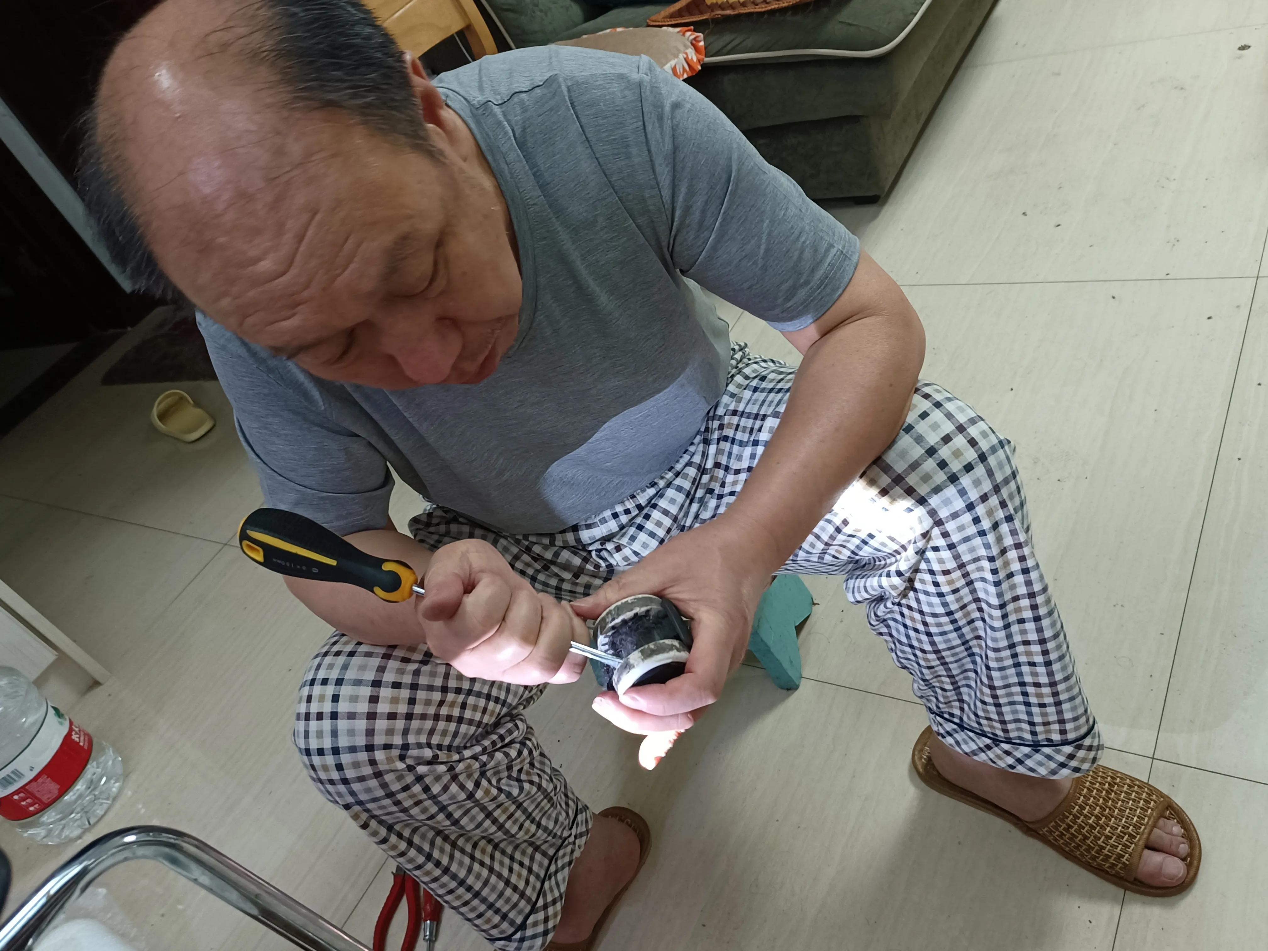 旧转椅改造翻新,办公转椅靠背调节维修