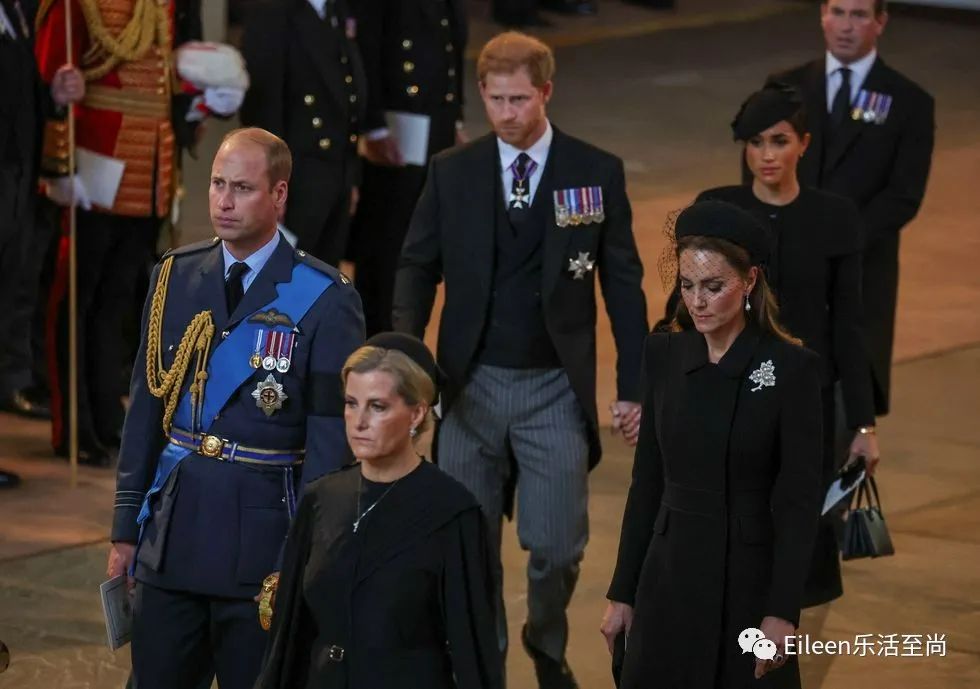 他俩竟然传绯闻？女王刚走英国王室就有这么多瓜？