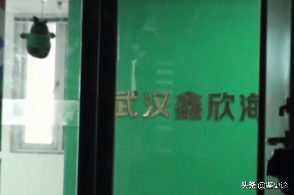 湖南小伙卖彩票一年挣80亿,湖南小伙在彩票店刮出100万大奖