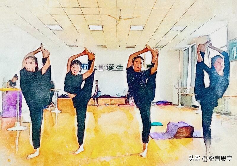 艺考男舞蹈老师给女生压腿争议,舞蹈生压腿痛苦大喊艺考