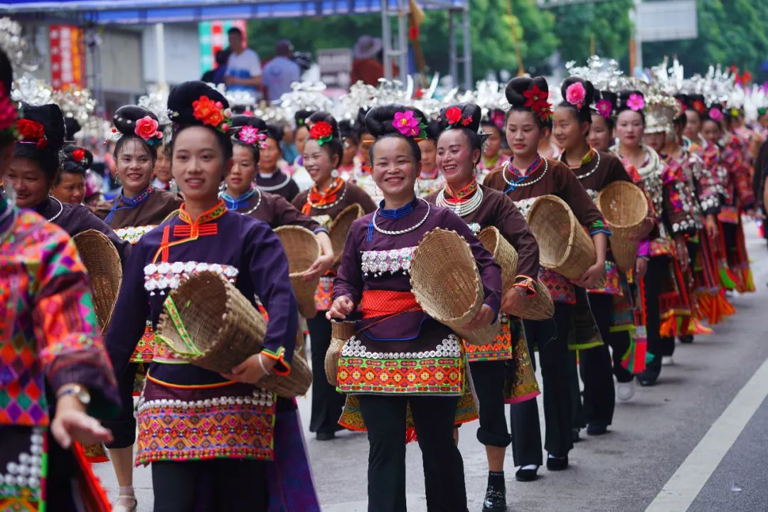 超震撼走秀场面,村超民族走秀完整版
