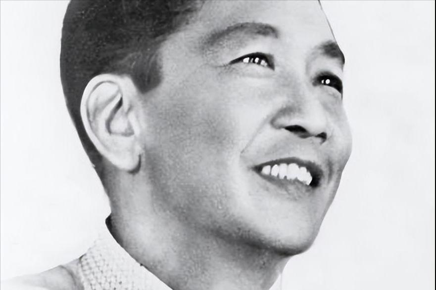 世纪巨贪马科斯,独裁统治20年,狂贪数百亿美元家中黄金成吨