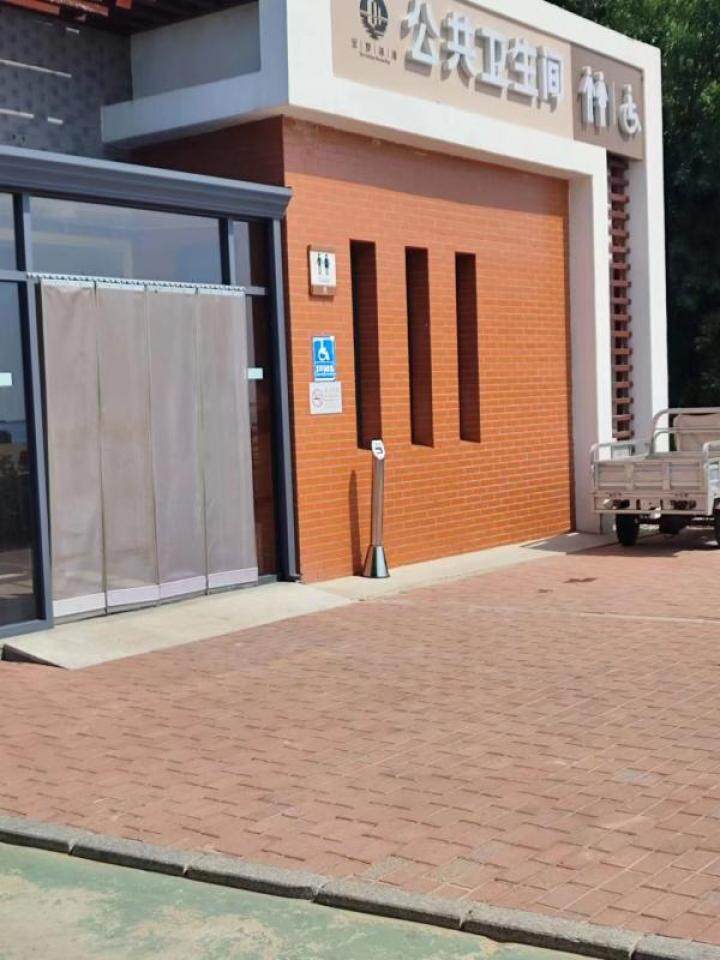 小厕所大文明焦点访谈,小厕所大民生记者走进街道公厕