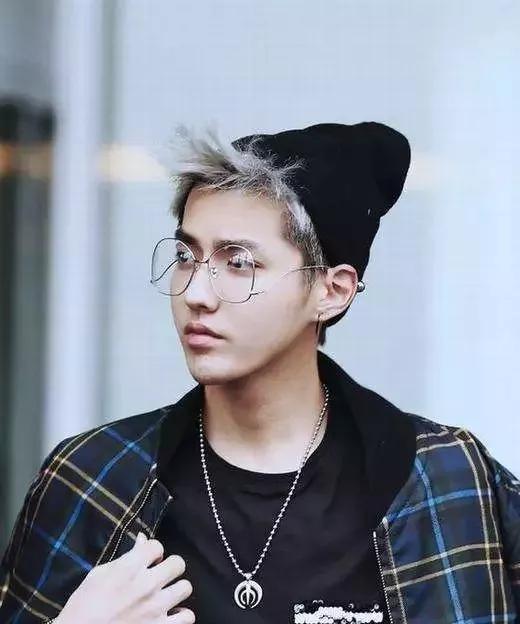 毛线帽明星同款保暖,明星毛线帽同款机场穿搭