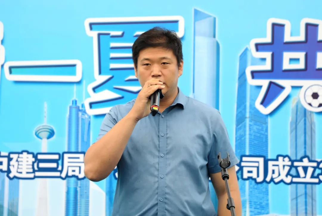 为热爱上场，建设者与“星星的孩子”逐梦绿茵