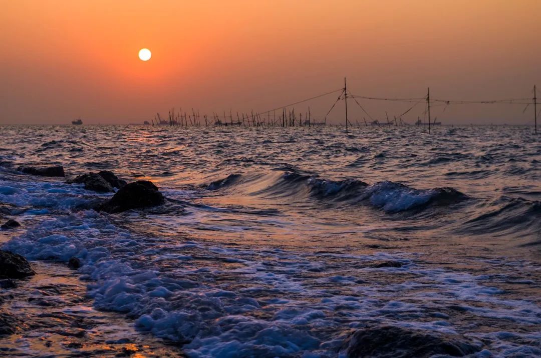 这座海滨小城可真美丽,小众旅行海边小城市