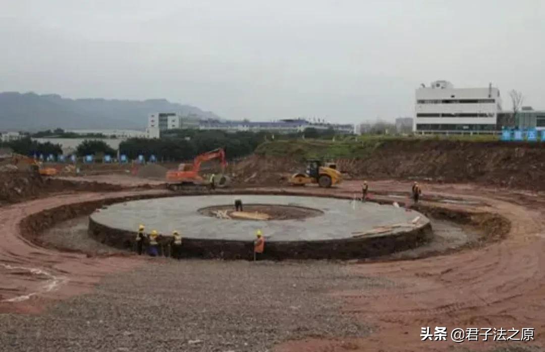 2012年,重庆男子工地当众杀妻还割掉*处私**展示,罪大恶极被判死刑