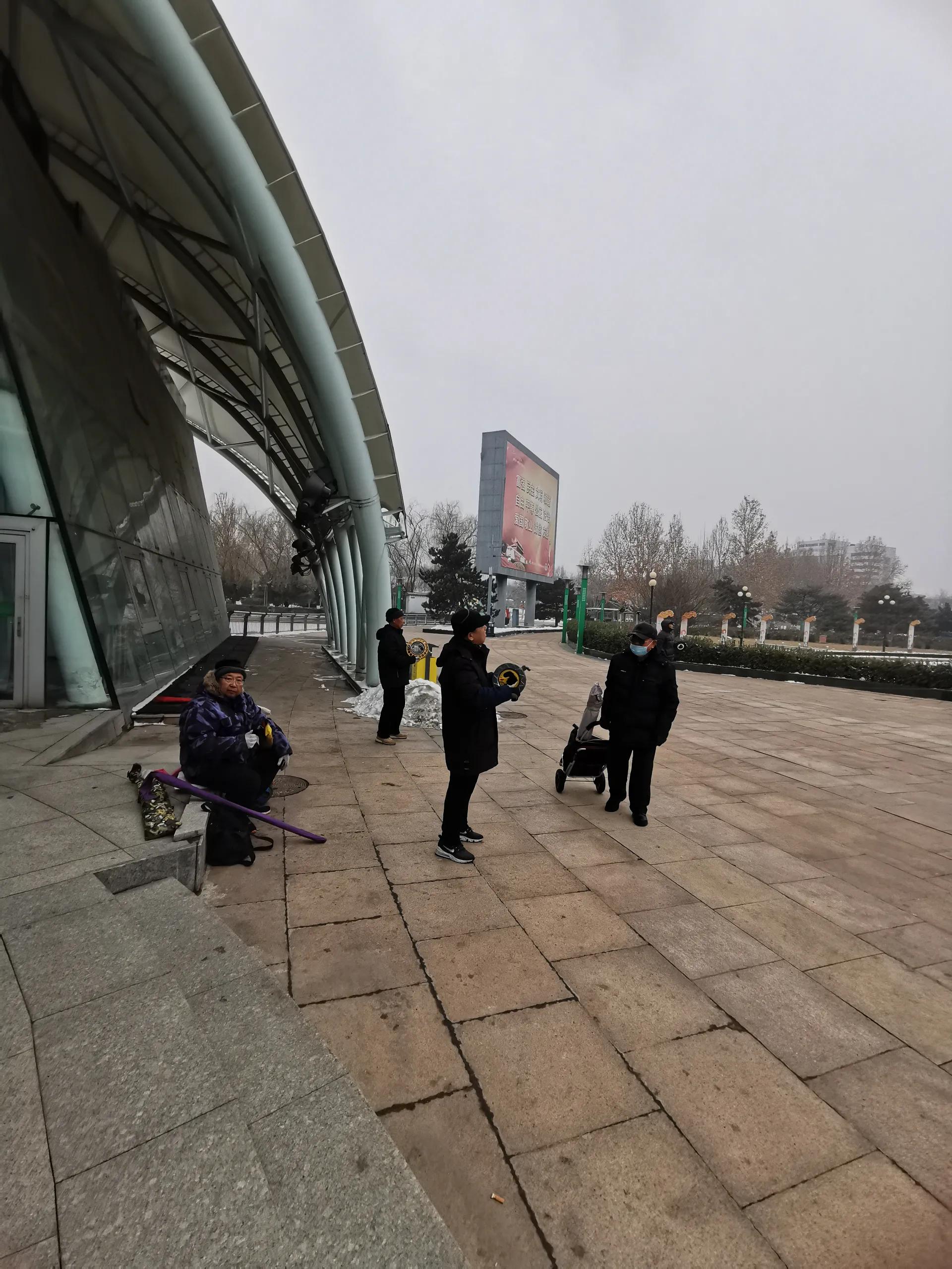 去北京雕塑公园坐几路车,北京石景山区雕塑公园相亲角