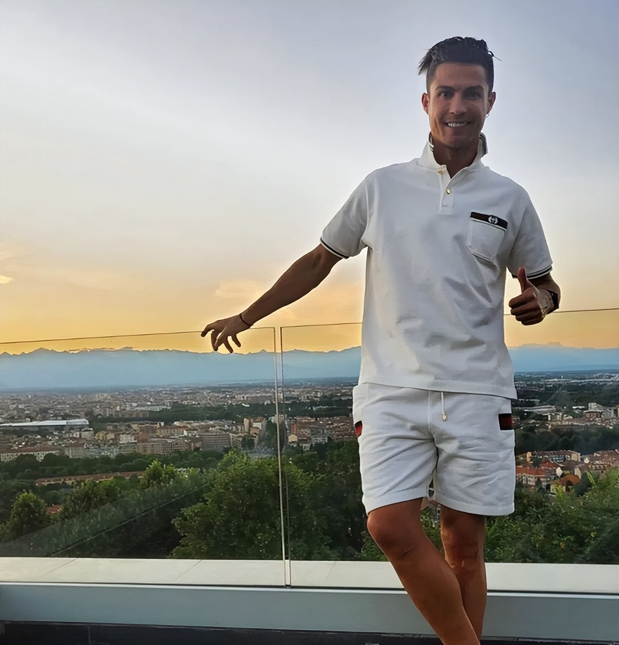 c罗晒与乔治娜的照片,乔治娜晒与c罗互相画像照