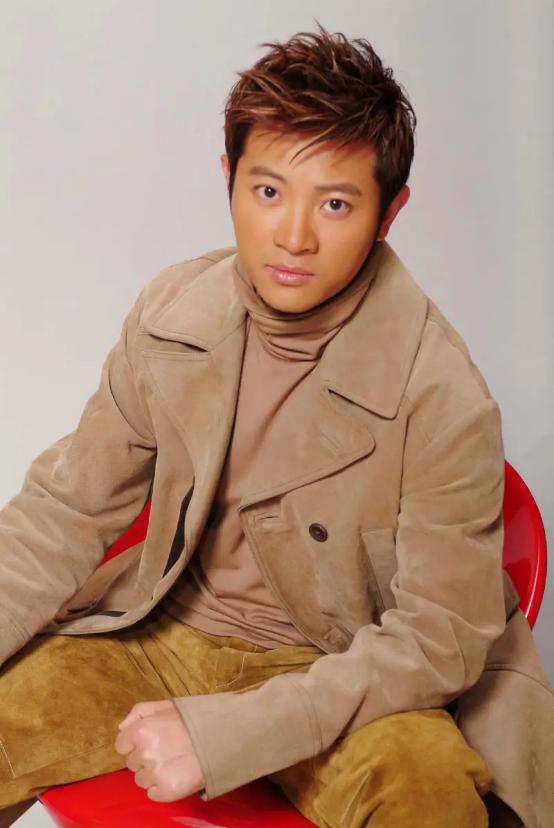 罗中旭车祸受什么伤,罗中旭受伤瞿颖照顾他视频