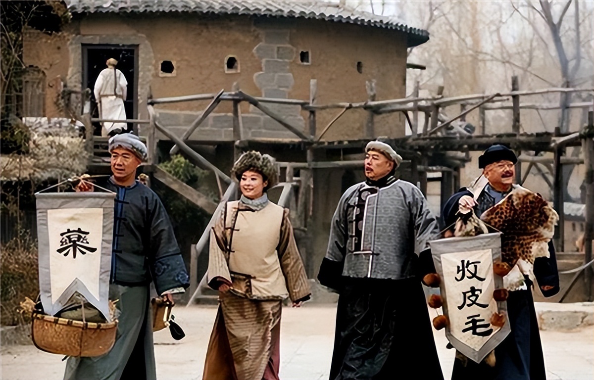 乾隆的“真容”被一意大利画师偷画下来，相貌竟是八字胡鹰钩鼻