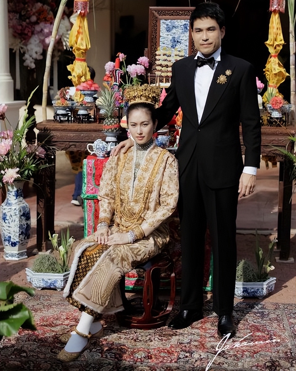 泰国最美变性人宝儿大婚！金色礼服配黄金皇冠太高贵，新郎也超帅