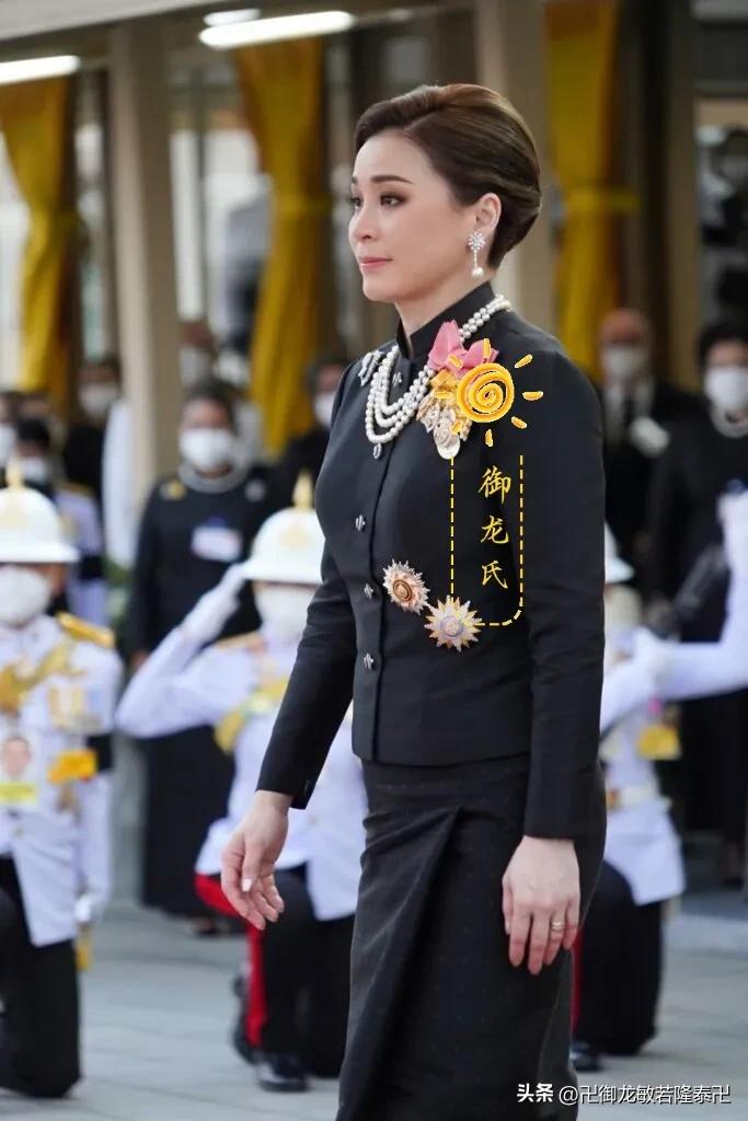 泰国国王夫妇主持“比萨德杰王子殿下”的火化仪式