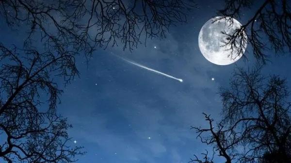 宇宙月亮之谜,宇宙的奥秘月亮上的神秘天体