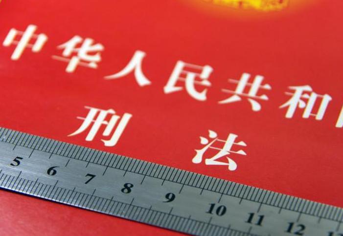 父亲被杀儿子复仇灭掉黑帮,父亲被恶霸砍死男子报仇灭门