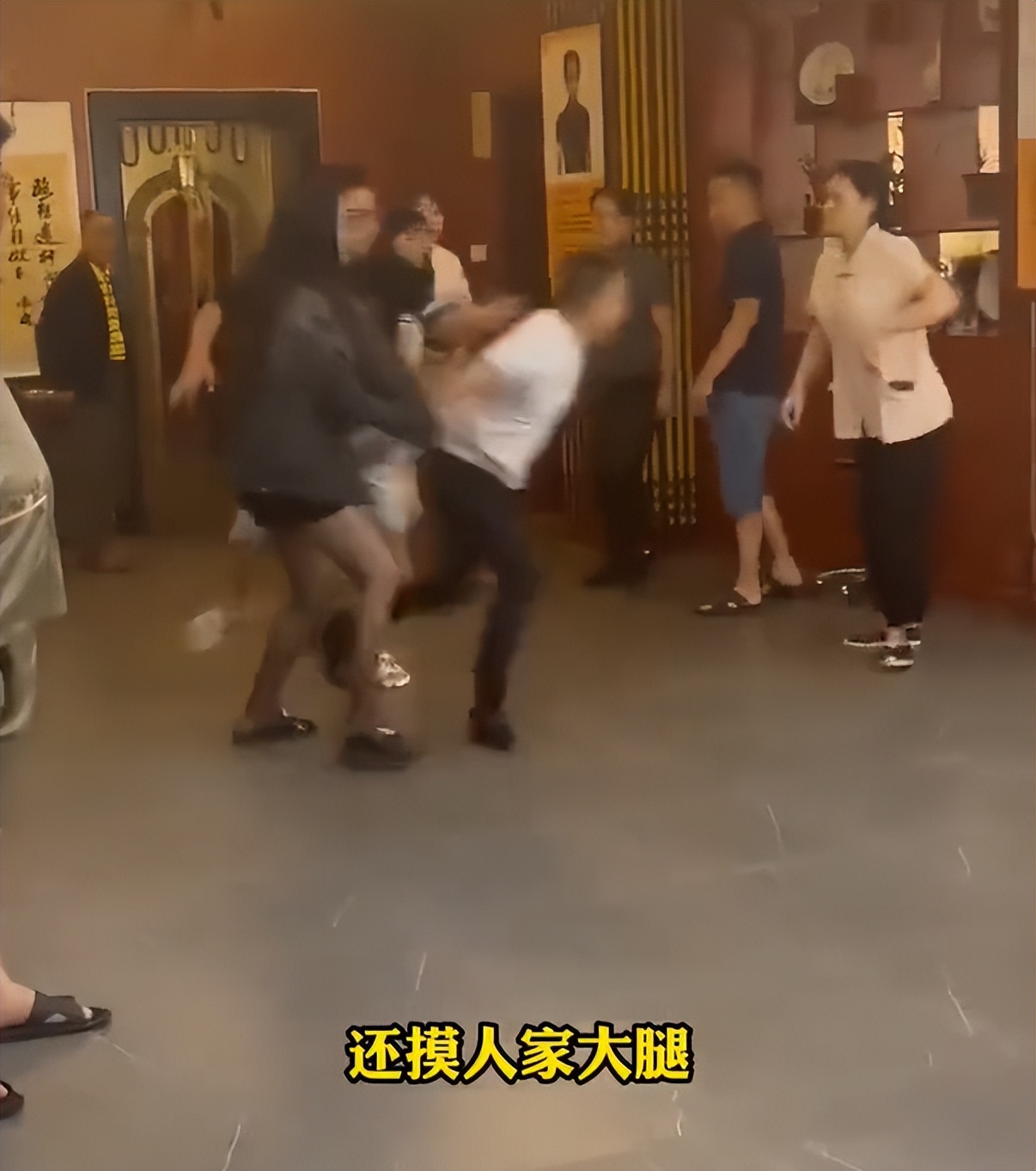 男子酒后偷拍女技师,男子足疗店被偷拍