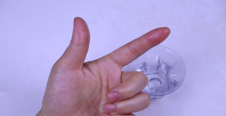 手被502胶水粘住的解决办法,手被502胶水粘住教你一招解除