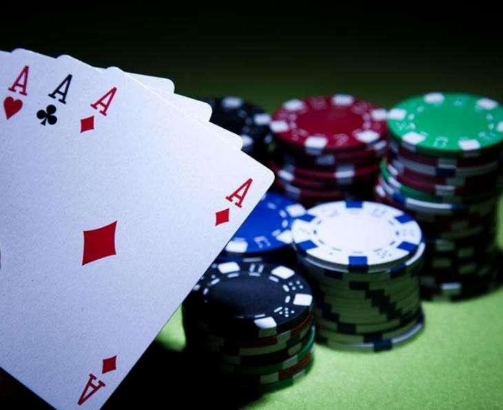 “惨遭吸血”刘德华：身价百亿却让姐姐住贫民窟，她到底做了什么