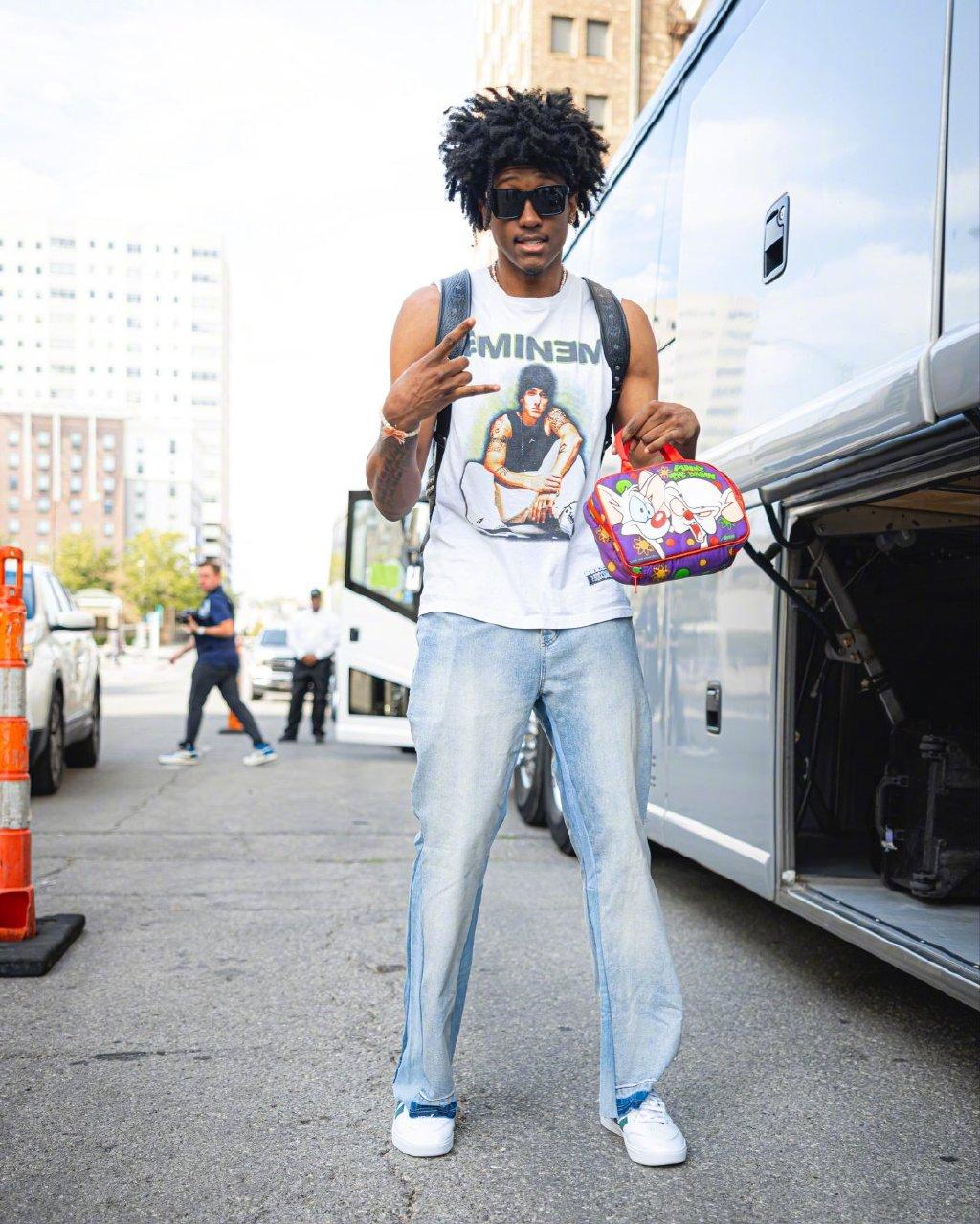 乔治伦纳德沃尔雷吉祖巴茨,乔治缺阵小卡