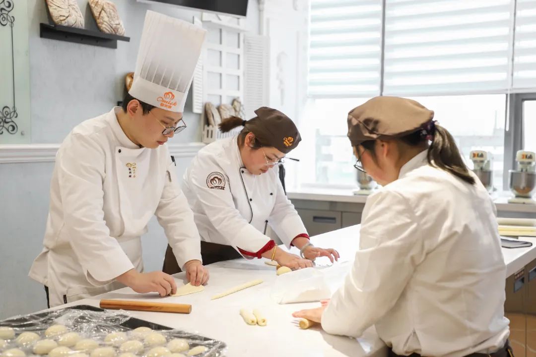 为什么不建议去工厂学烘焙,烘焙学徒的利弊