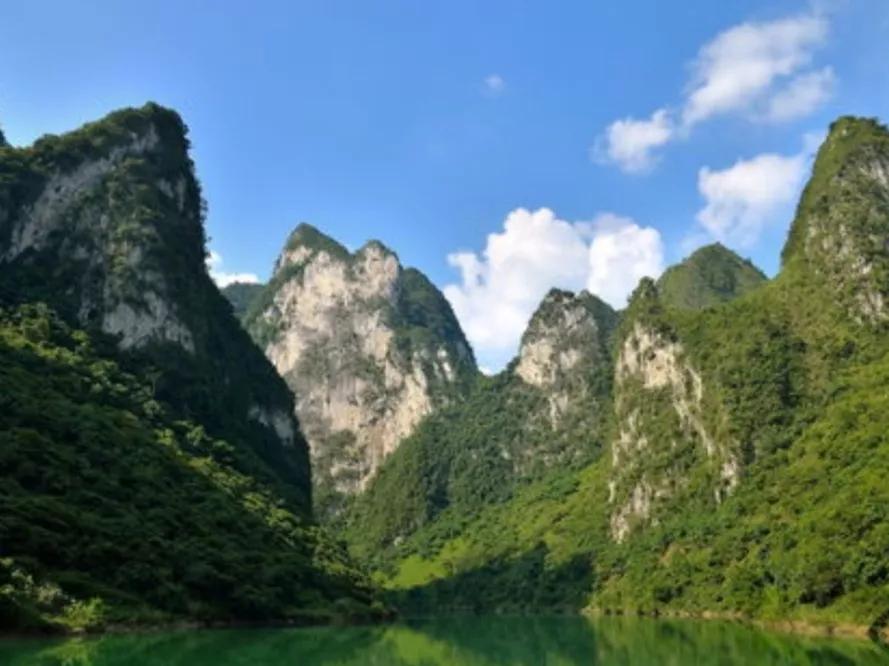 400亩良田一夜之间变成一个大湖,广西400亩田竟然一夜间变吨湖