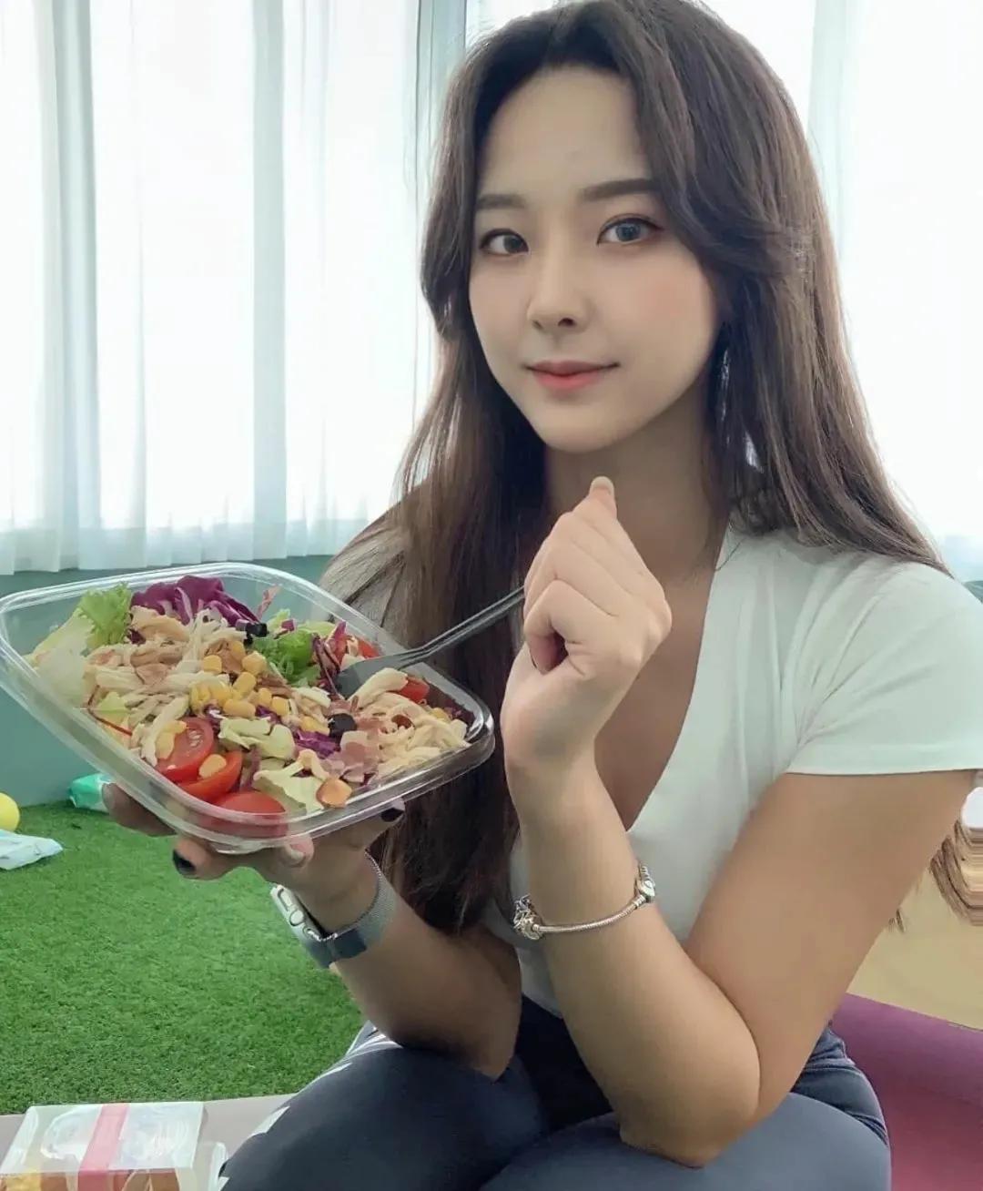 小姐姐健身日常视频大全,小白入门级健身动作女