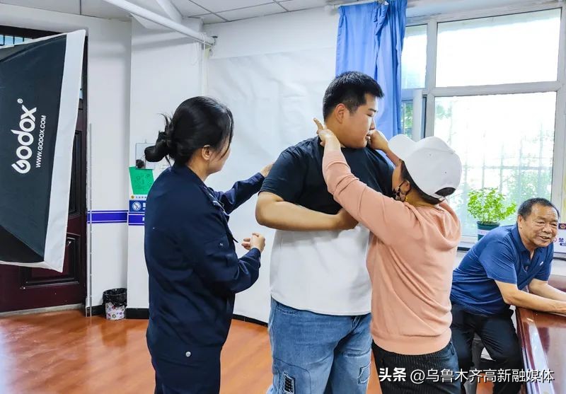 新时代文明实践站爱心助学,新时代文明实践关爱弱势群体