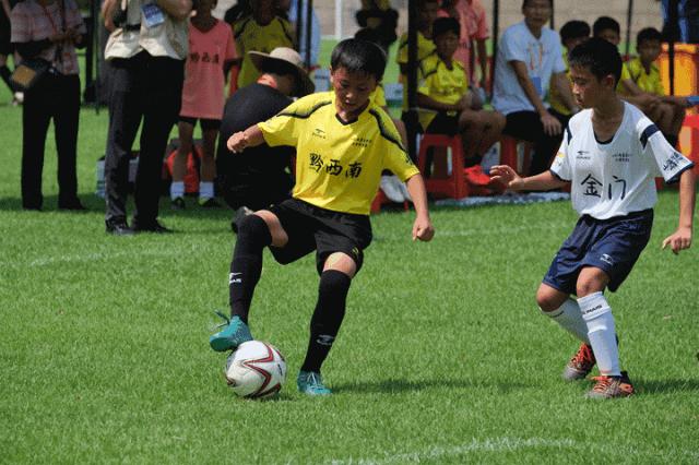 百年球场开赛两岸“足”梦少年齐聚厦门