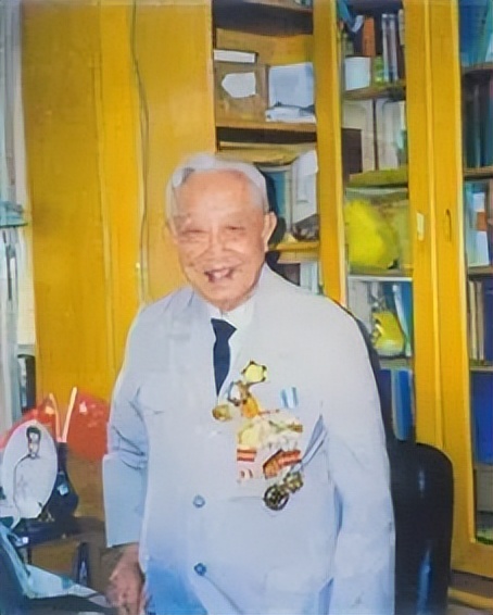 新中国飞行员的日本教官,中国第1批飞行员教官是日本人吗