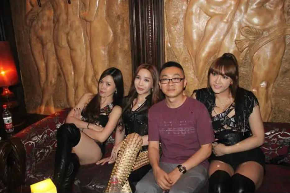 河莉秀变性前照片,44岁变性后的河莉秀