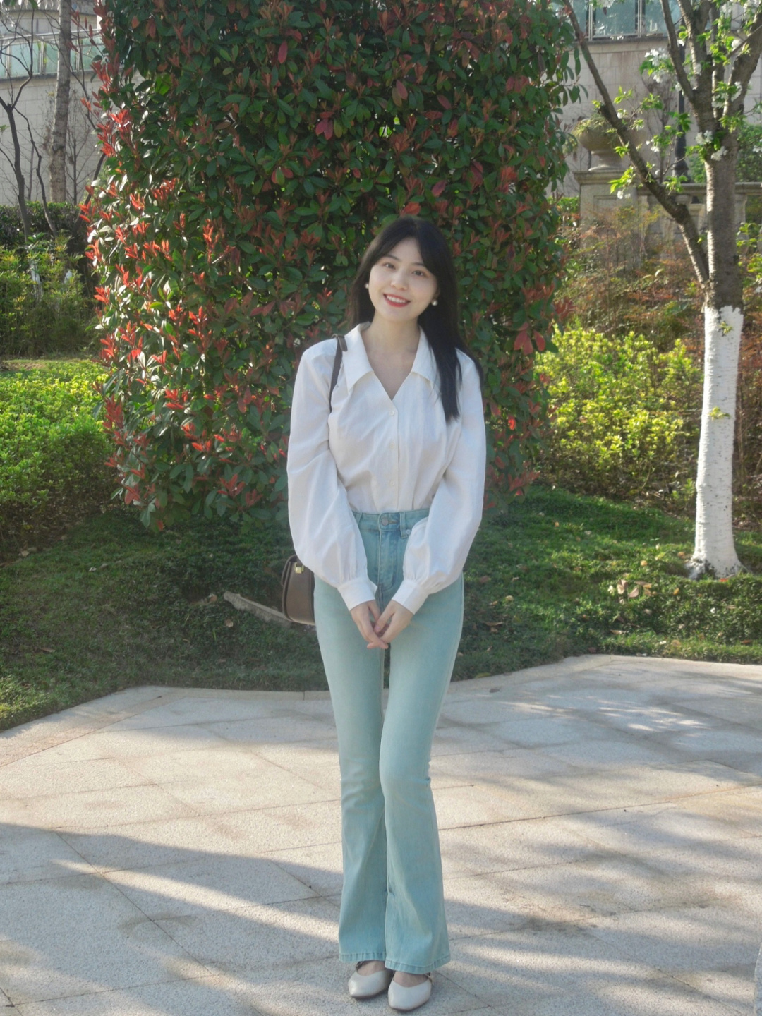 搭配春季牛仔裤的上衣推荐,初春阔腿牛仔裤配什么上衣好看