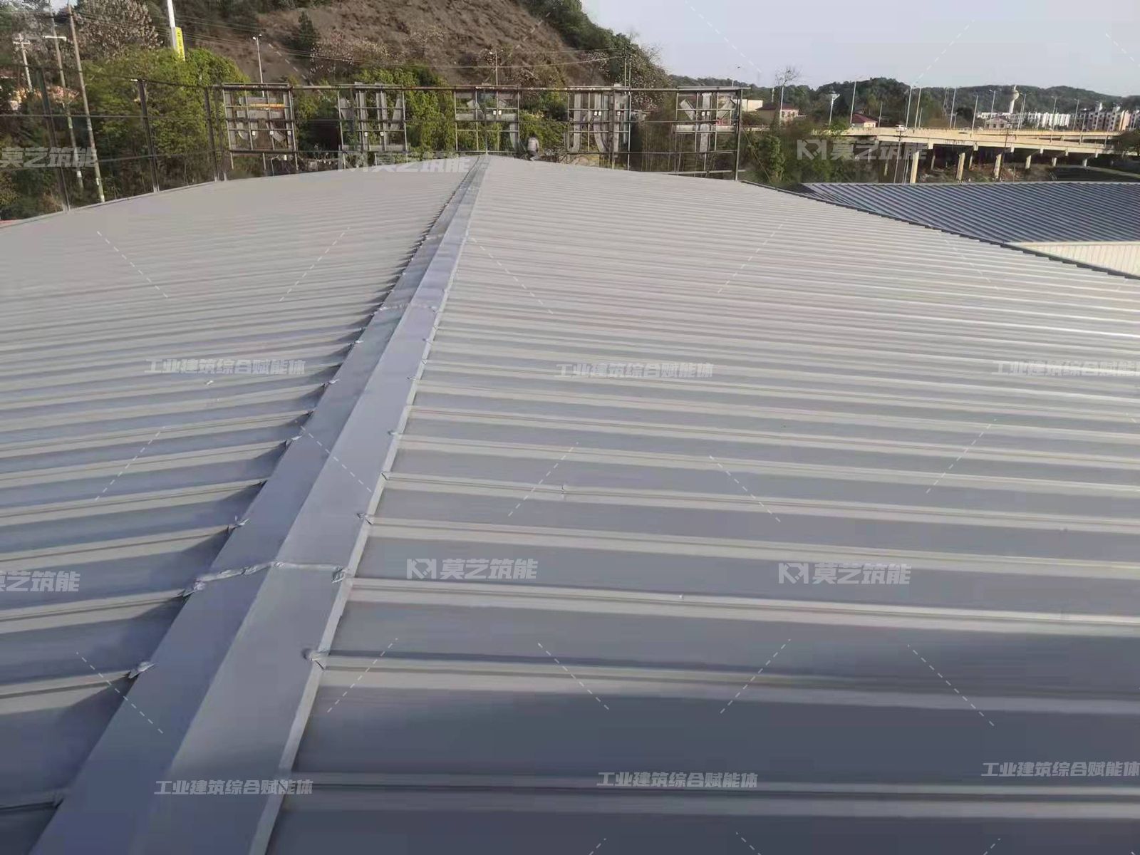 厂房彩钢瓦漏水怎么处理,农村房顶漏水能盖彩钢瓦吗