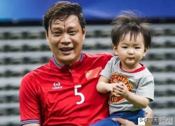 范志毅女儿海边游泳装,范志毅女儿露脐装秀