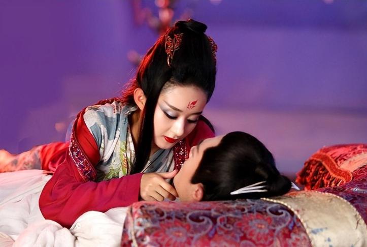 赵丽颖拍吻戏不雅的采访,杨幂和赵丽颖吻戏