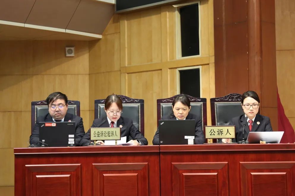 *载下**13000份简历出售，这样的同事可真“刑”！