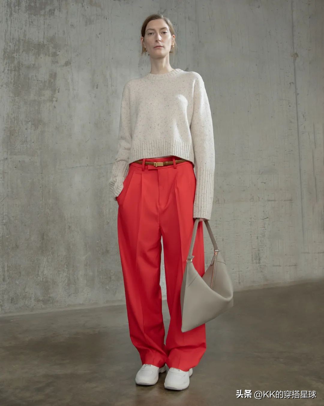 烈火红：2023春夏流行色，你适合穿吗？这么搭配，大气又显白！
