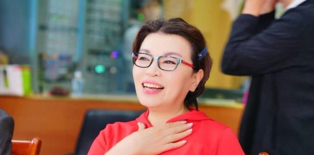 央视主播李瑞英儿子坠楼,央视新闻主播李瑞英怎样了