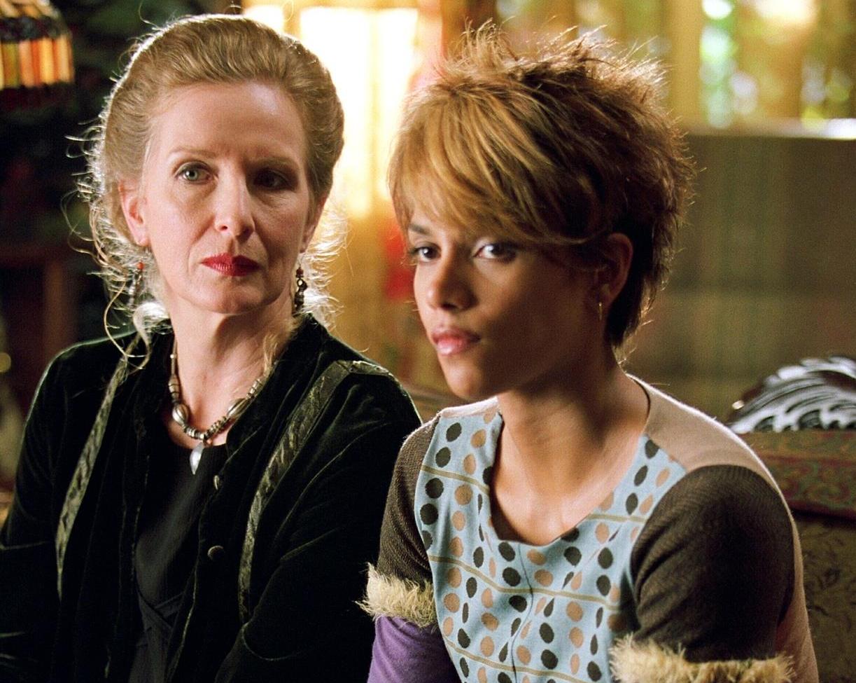 好莱坞第一个黑人奥斯卡影后：哈莉·贝瑞为艺术献身电影，附时间