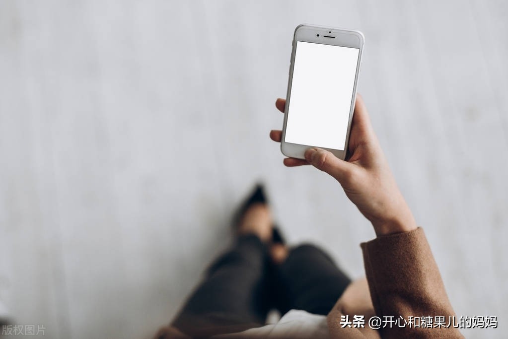 婆婆把5个月的孙子放在沙发上，去削苹果，儿媳听见咚一声气炸了