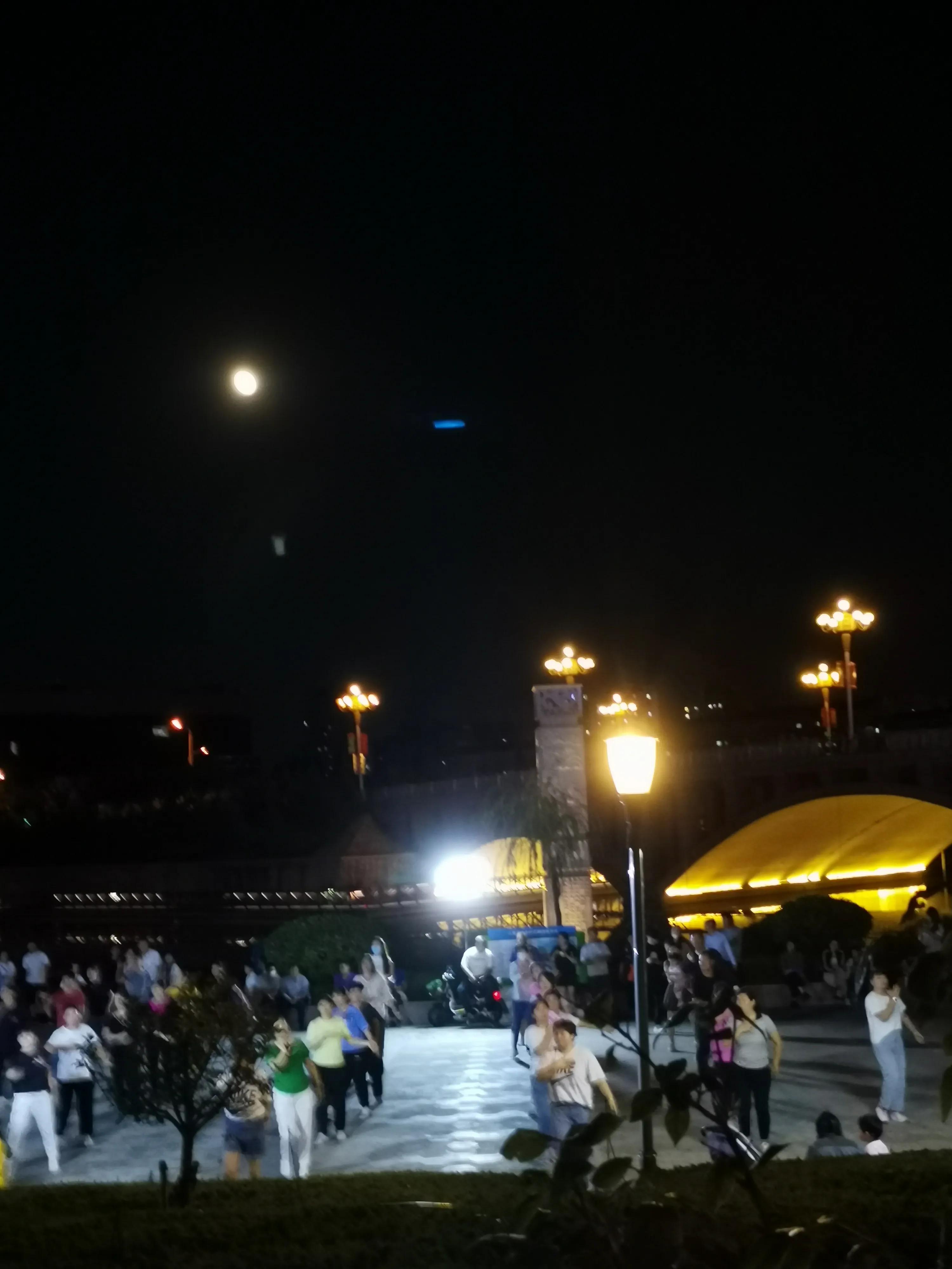 分享你拍下的最美月亮,中秋最美的月亮发朋友圈