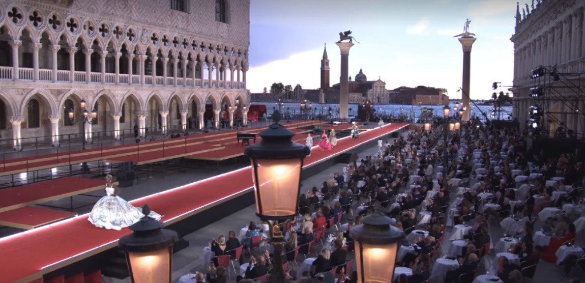 回顾2018年杜嘉班纳辱华事件：遭到众多网友*制抵**，现在怎么样了？