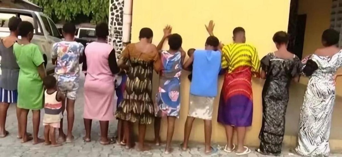 灏兼棩鍒╀簹濠村効宸ュ巶閲岀殑濠村効,灏兼棩鍒╀簹濠村効鐢熶骇宸ュ巶