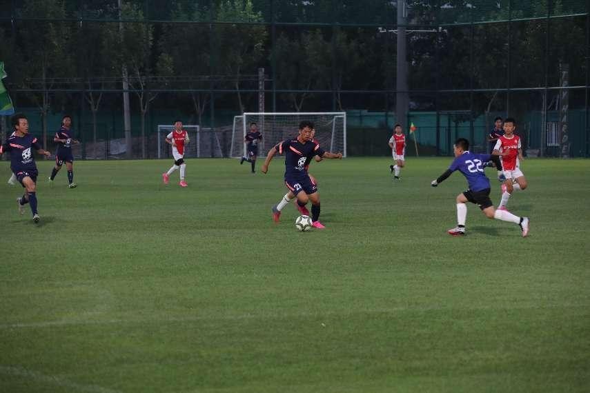 一年没见的支教老师和小队员们相遇惊喜地笑开心地哭