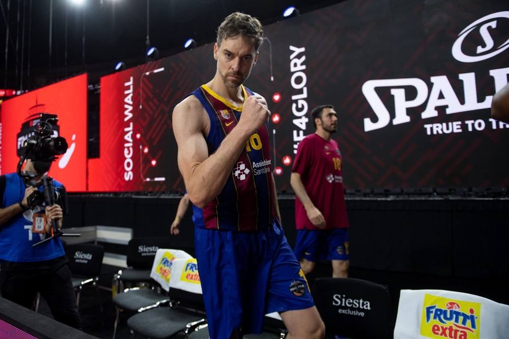 巴萨122周年回忆巴萨惊天大逆转,巴萨近年欧冠惨案原因