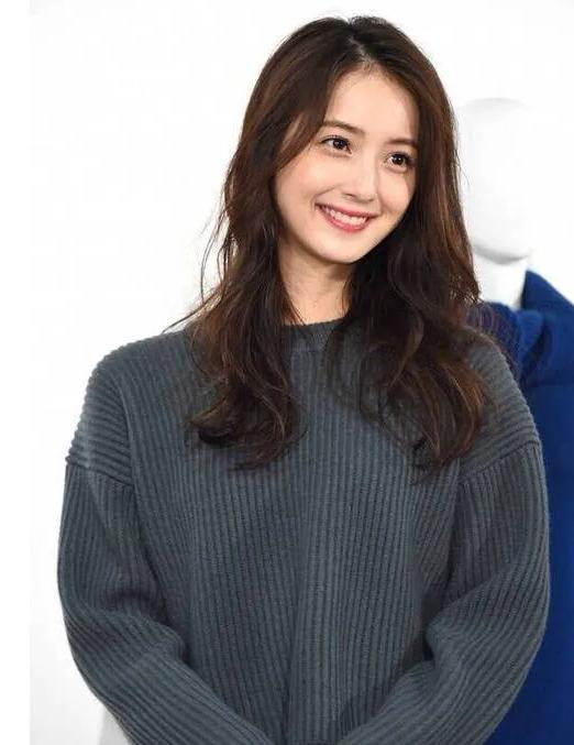 丑到让岳父称恶心，日本女神的老公为什么又老又丑，有的还特别渣