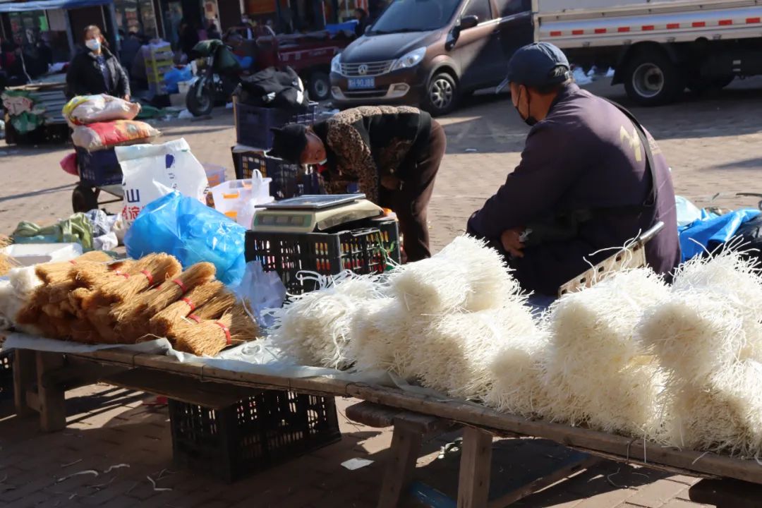 鹤岗乌托邦别墅地址,鹤岗乌托邦烤羊腿南山店